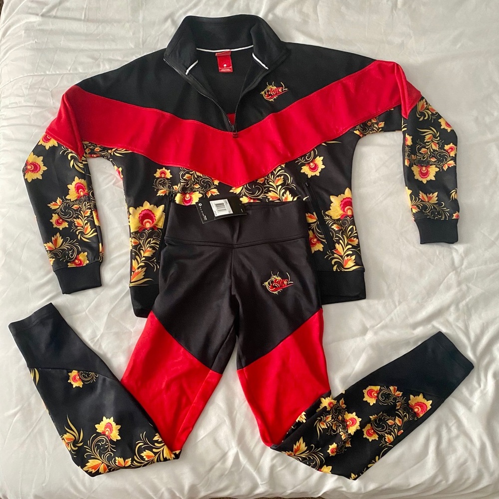 Nike Essential Floral Sweatsuit